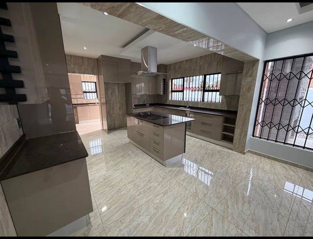 5 BEDROOM HOUSE FOR SALE IN AERORAND